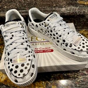 Skechers White and Black Sneakers with Air-Cooled Memory Foam